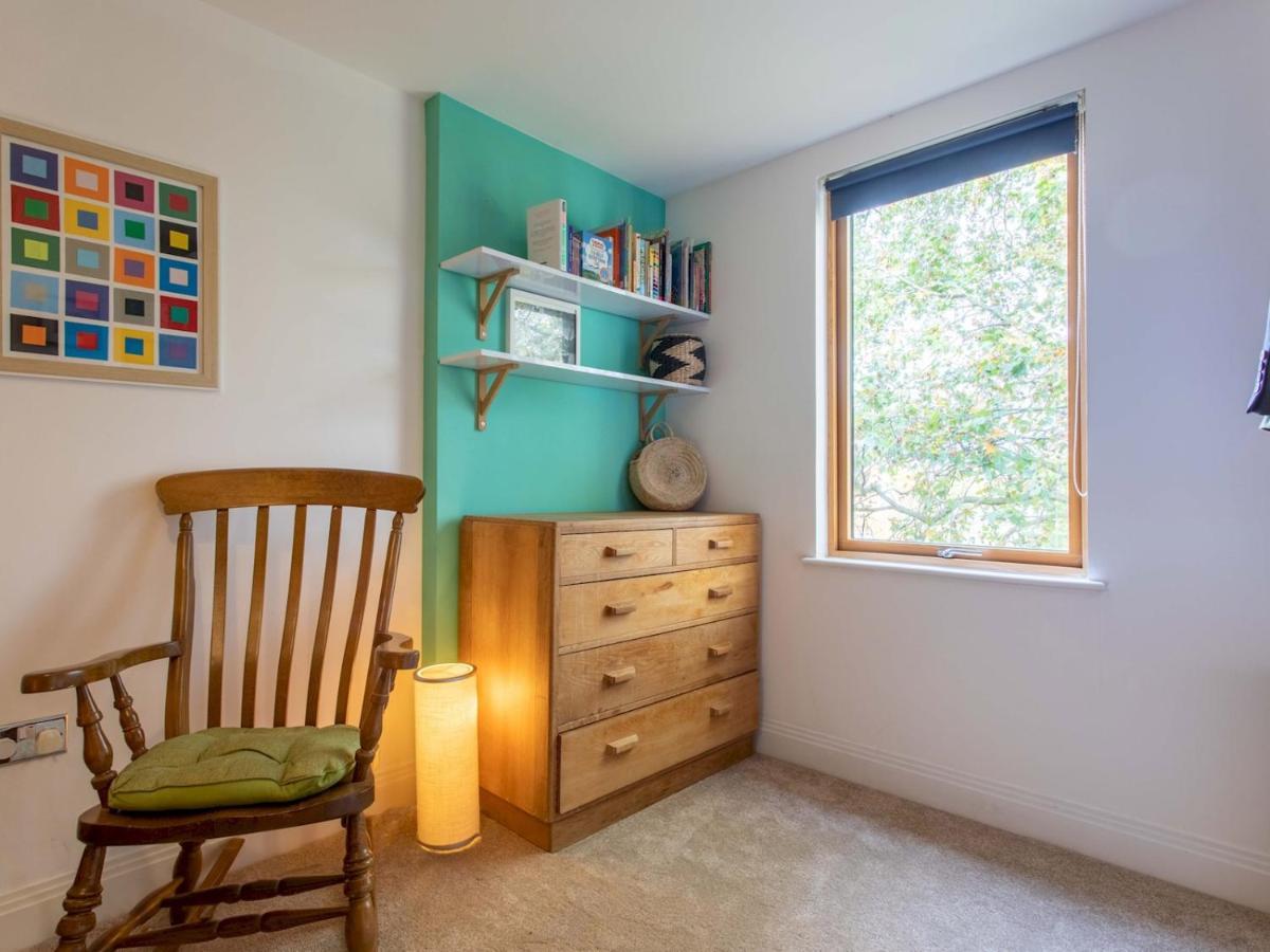 Appartement Spacious 2-bedroom Flat With Waterside Views Londres