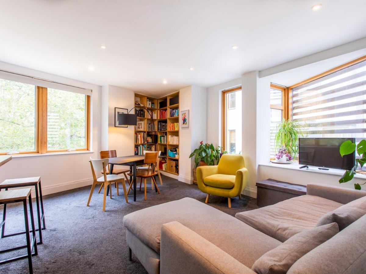 Appartement Spacious 2-bedroom Flat With Waterside Views Londres
